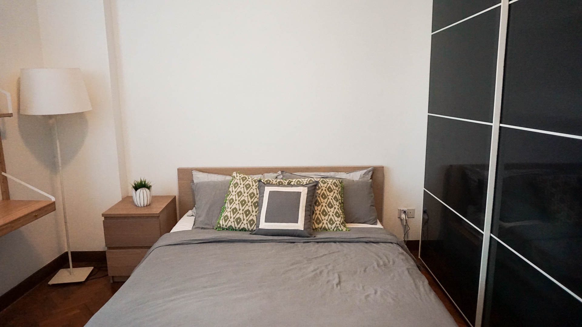 Oxley Road - LARGE ROOM