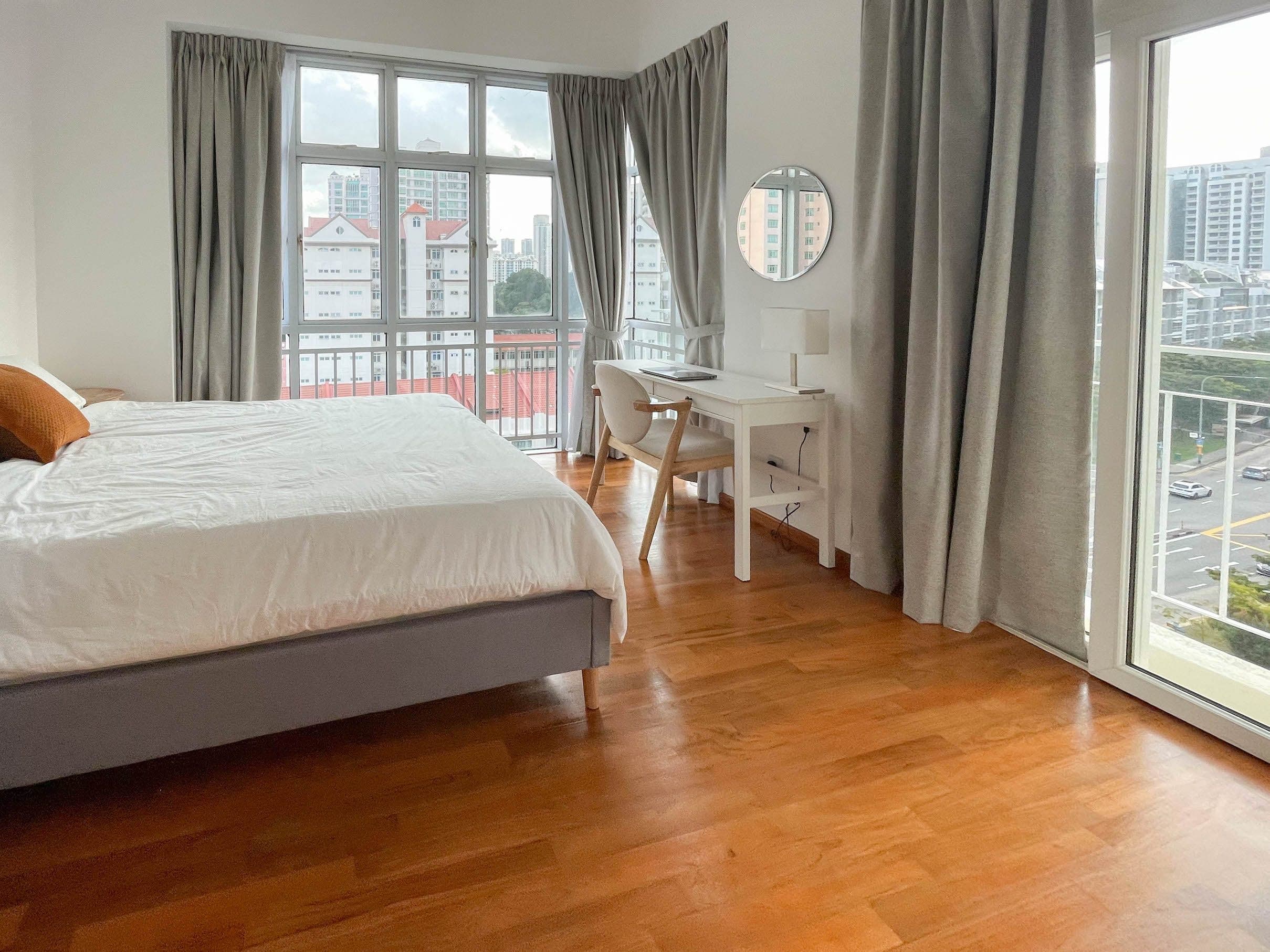 The Aston – Contemporary - DELUXE ROOM A 2