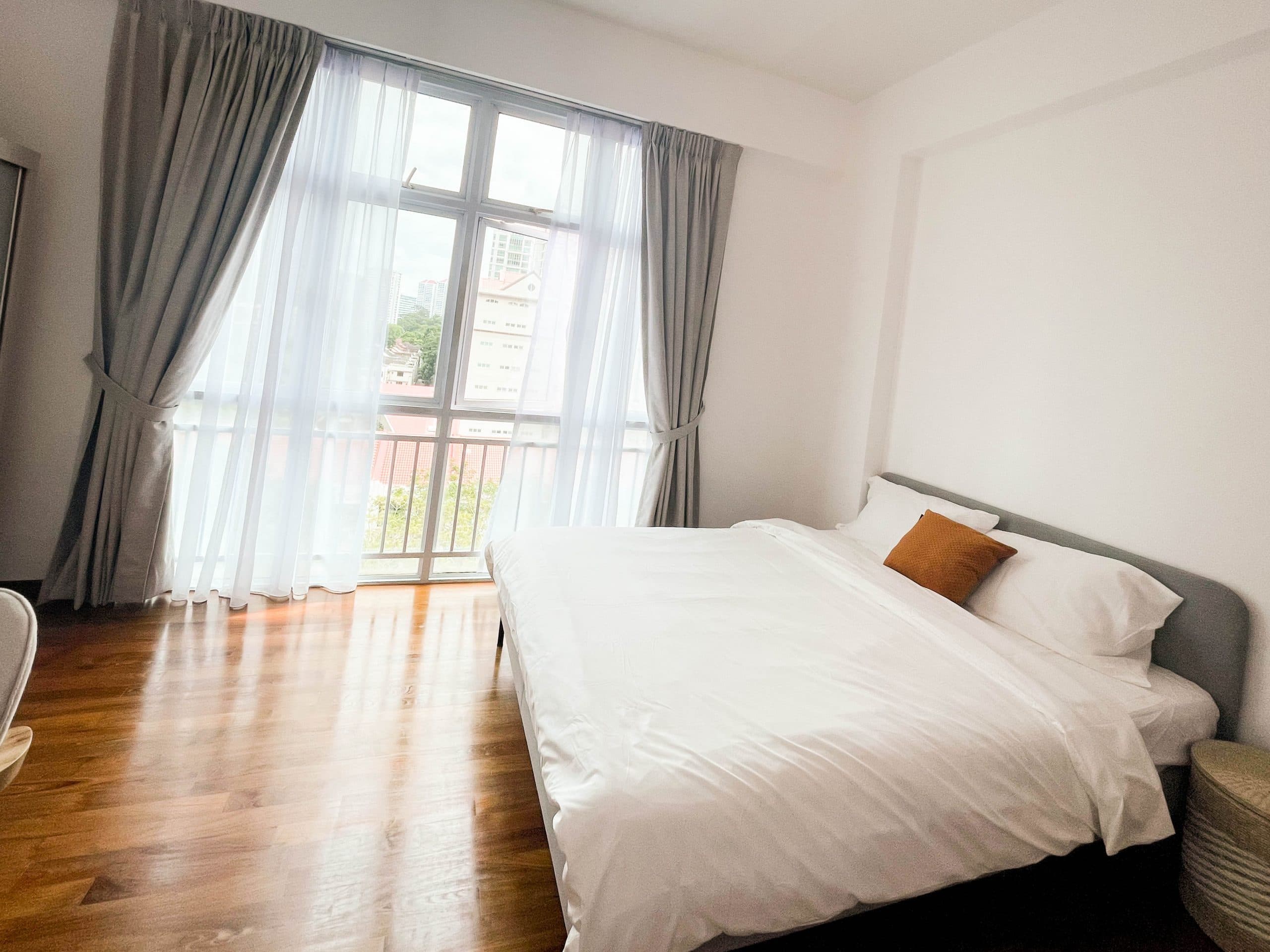The Aston – Contemporary - DELUXE ROOM B 2