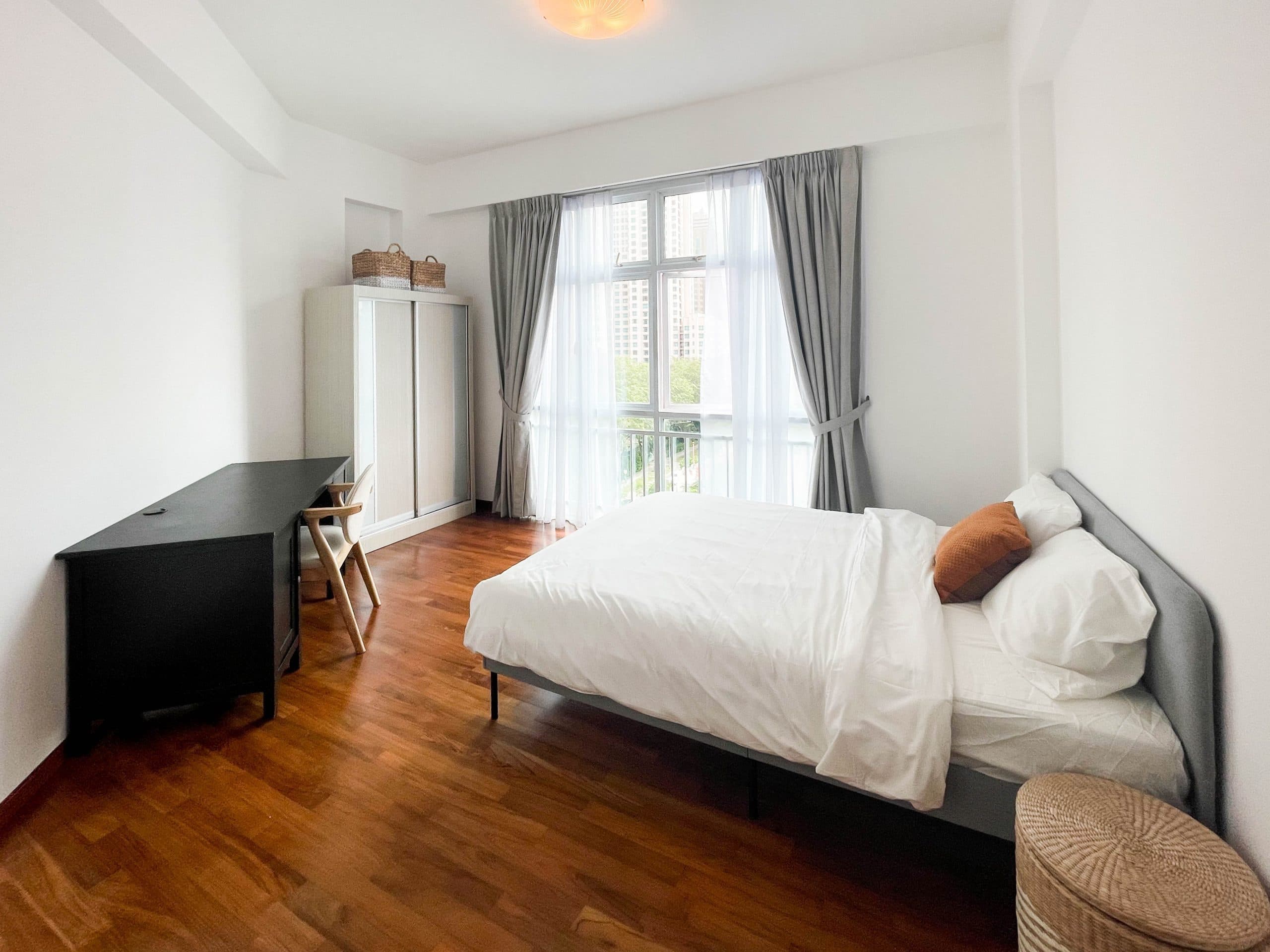 The Aston – Contemporary - DELUXE ROOM B