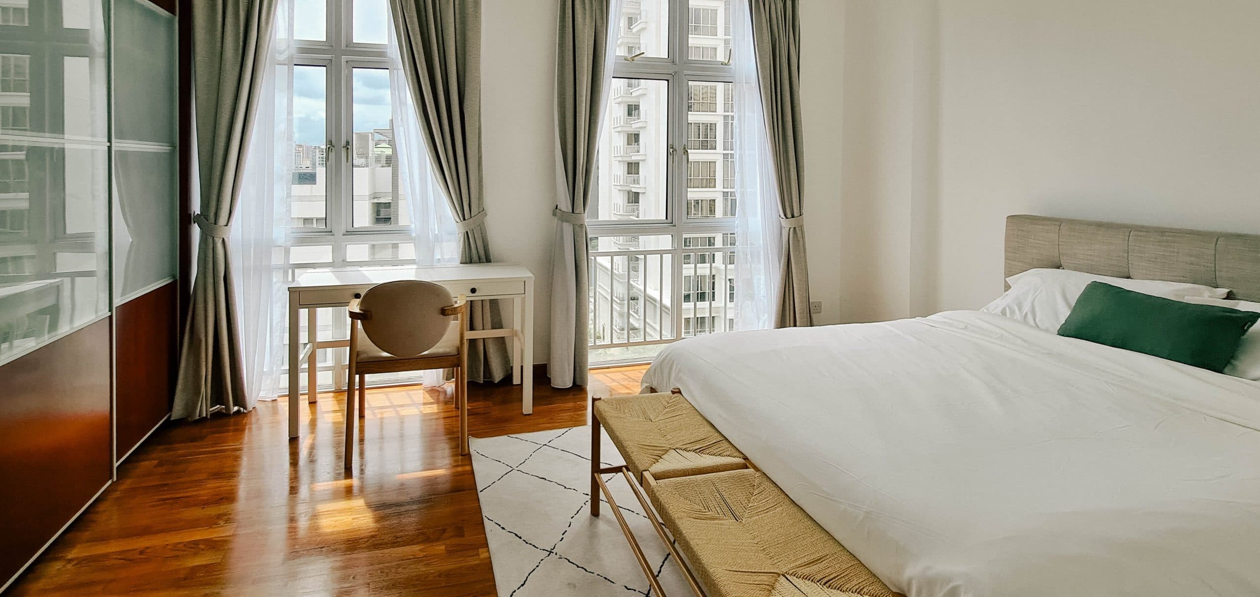 The Aston – Contemporary - EXECUTIVE SUITE 4