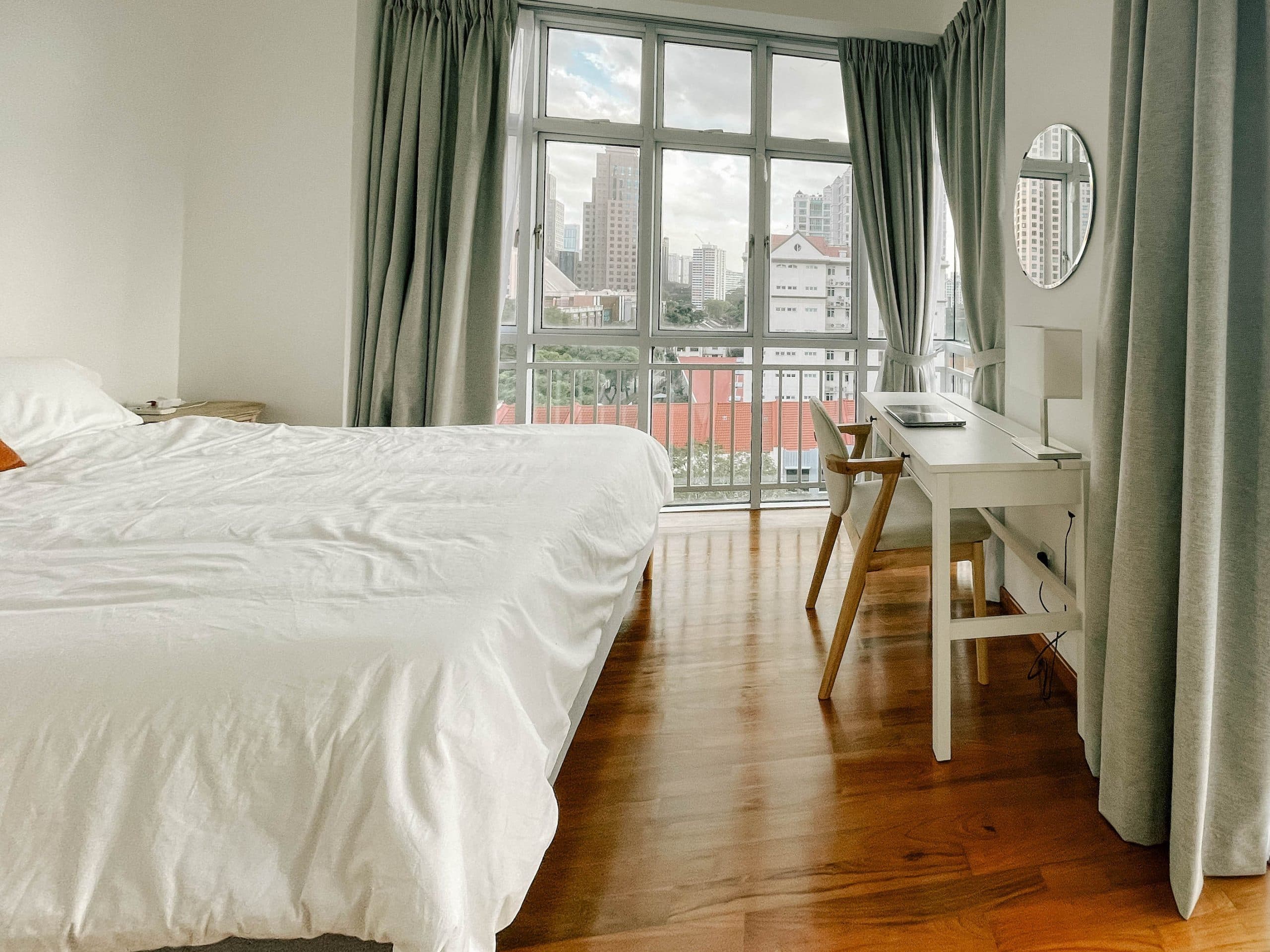 The Aston – Contemporary - DELUXE ROOM A