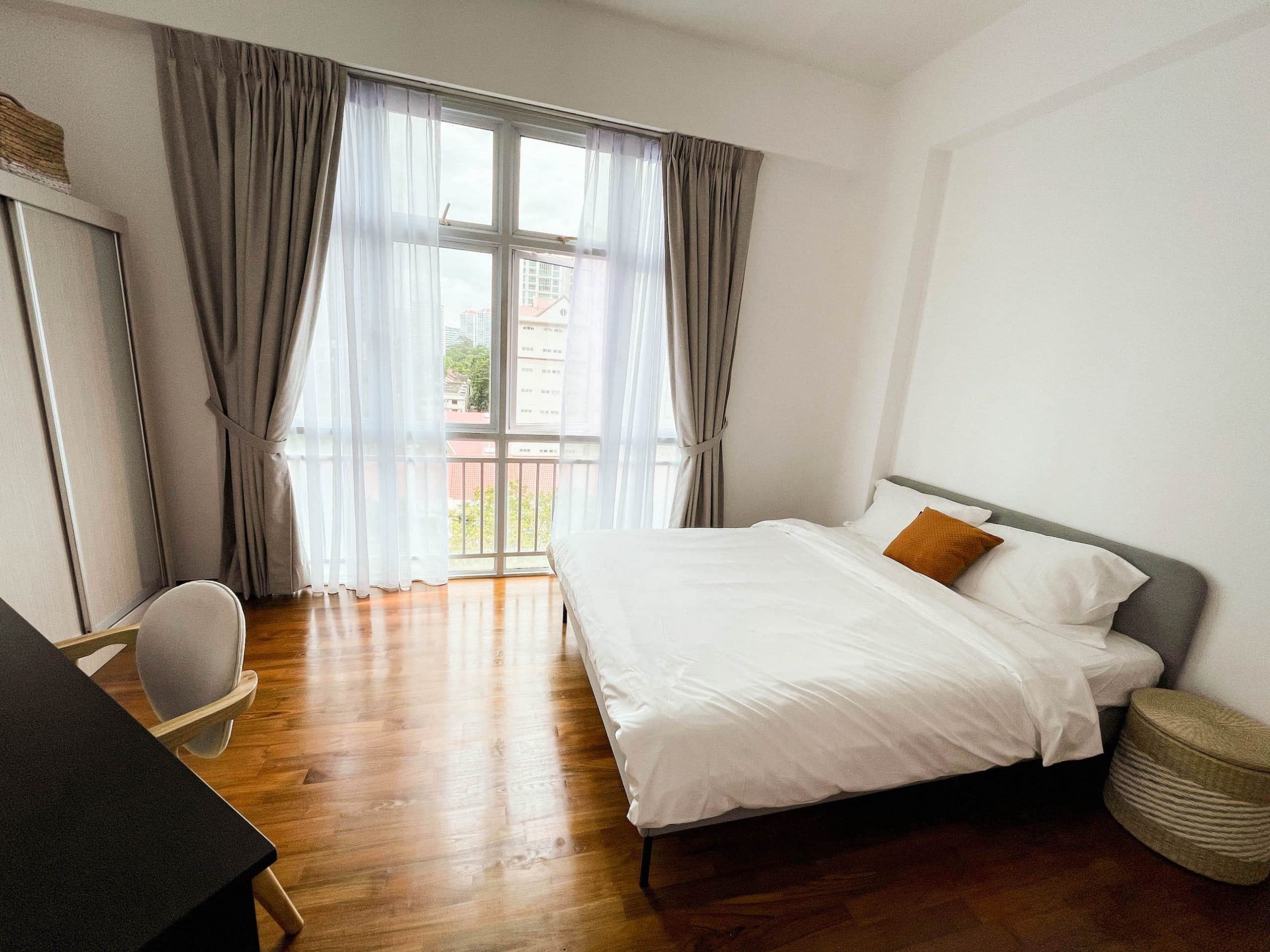 The Aston – Contemporary - DELUXE ROOM B 3
