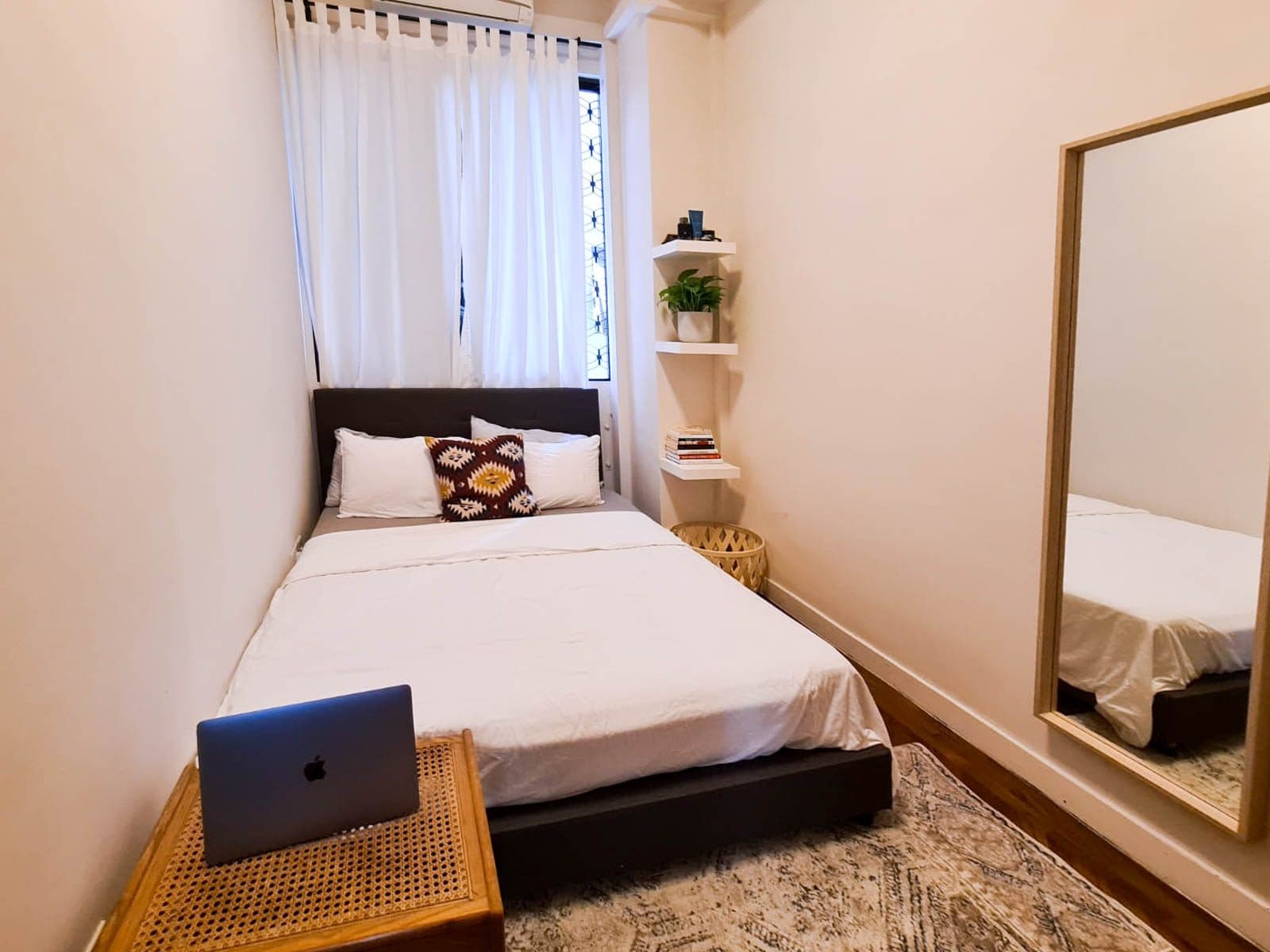 Oxley Road - THE POD ROOM