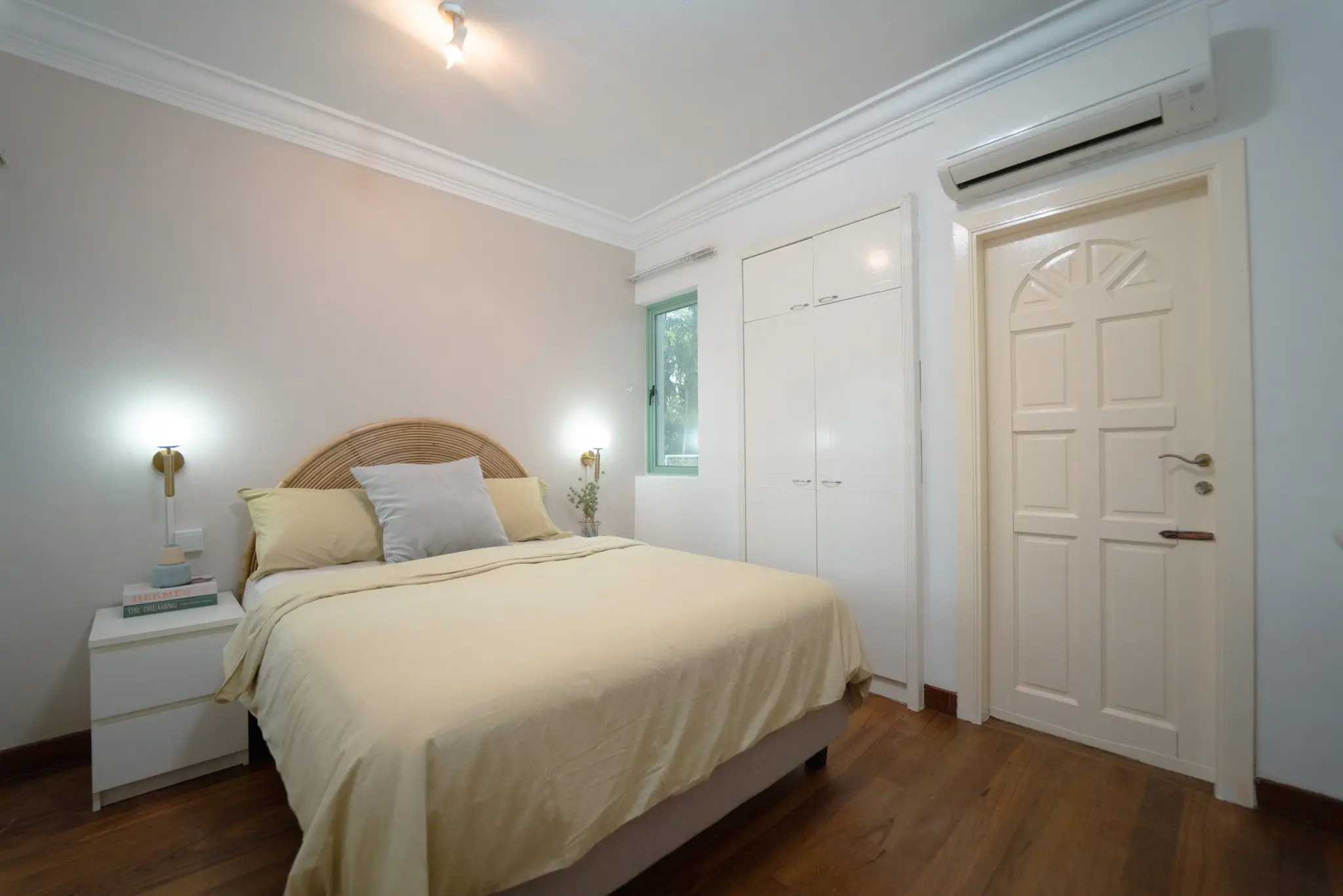 Sophia Crest – Contemporary - Standard Room 4