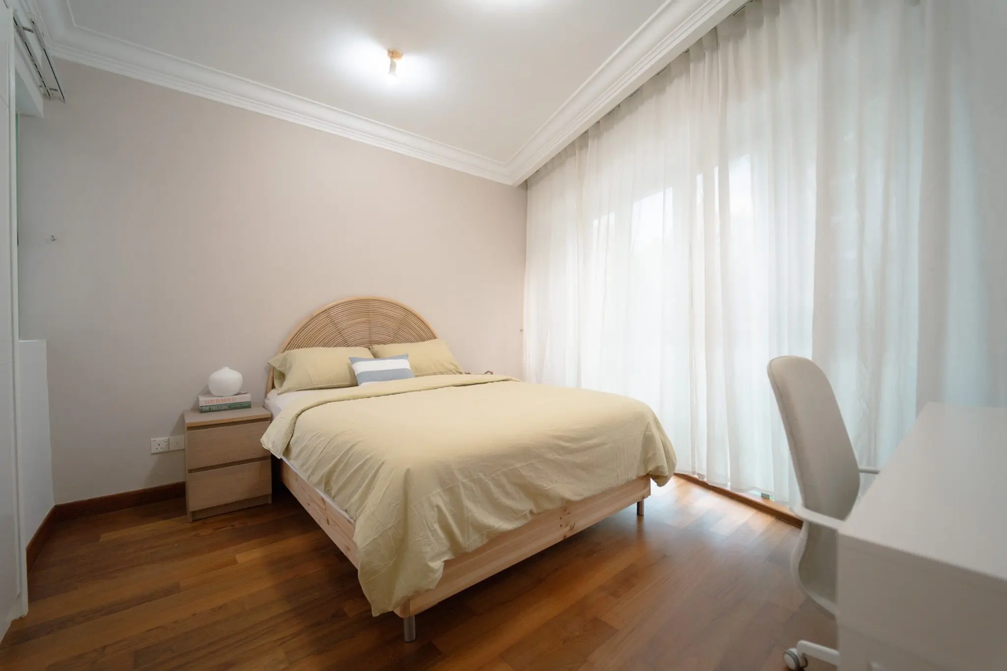 Sophia Crest – Contemporary - Deluxe Room 4