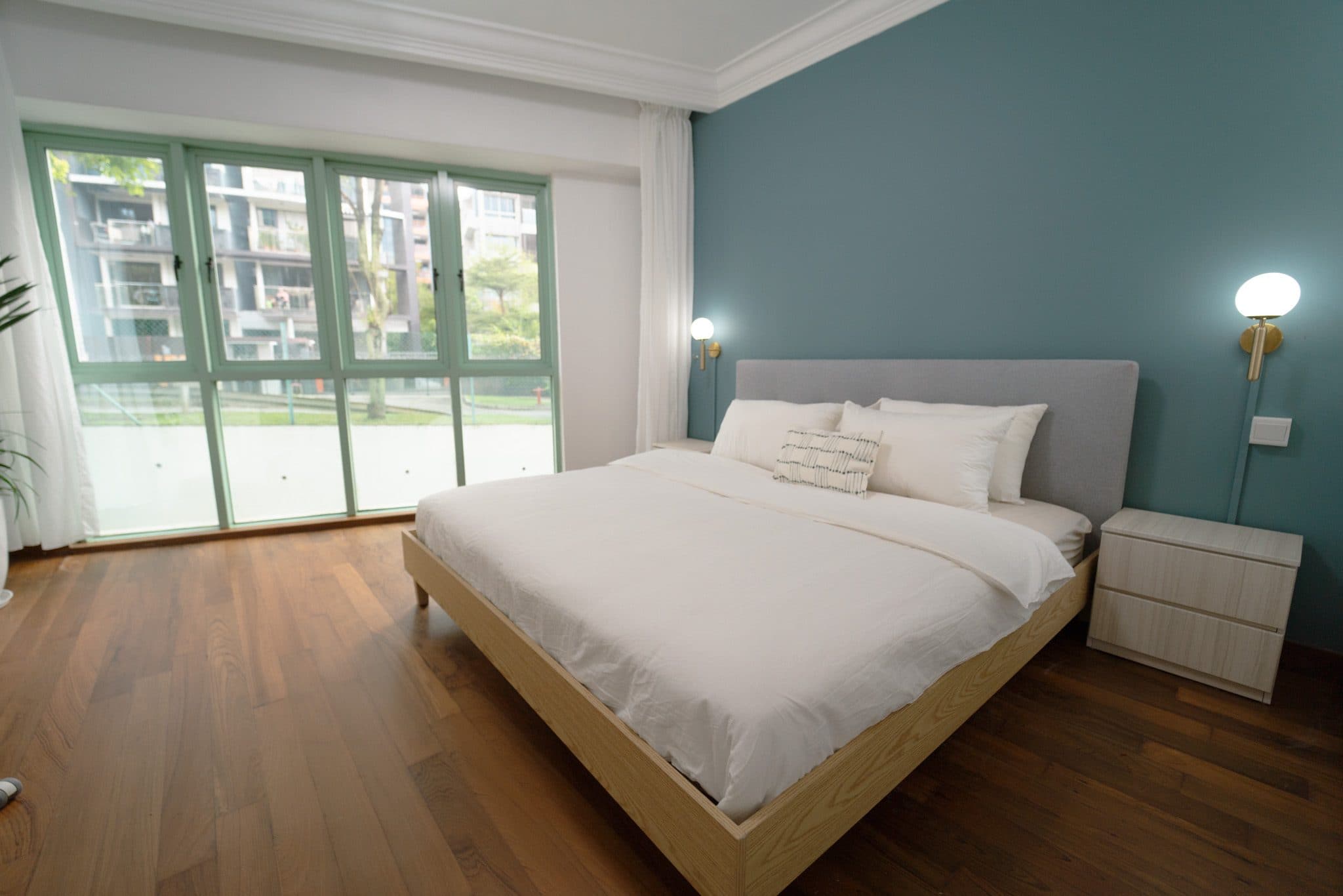 Sophia Crest – Contemporary - LARGE MASTER ROOM 2