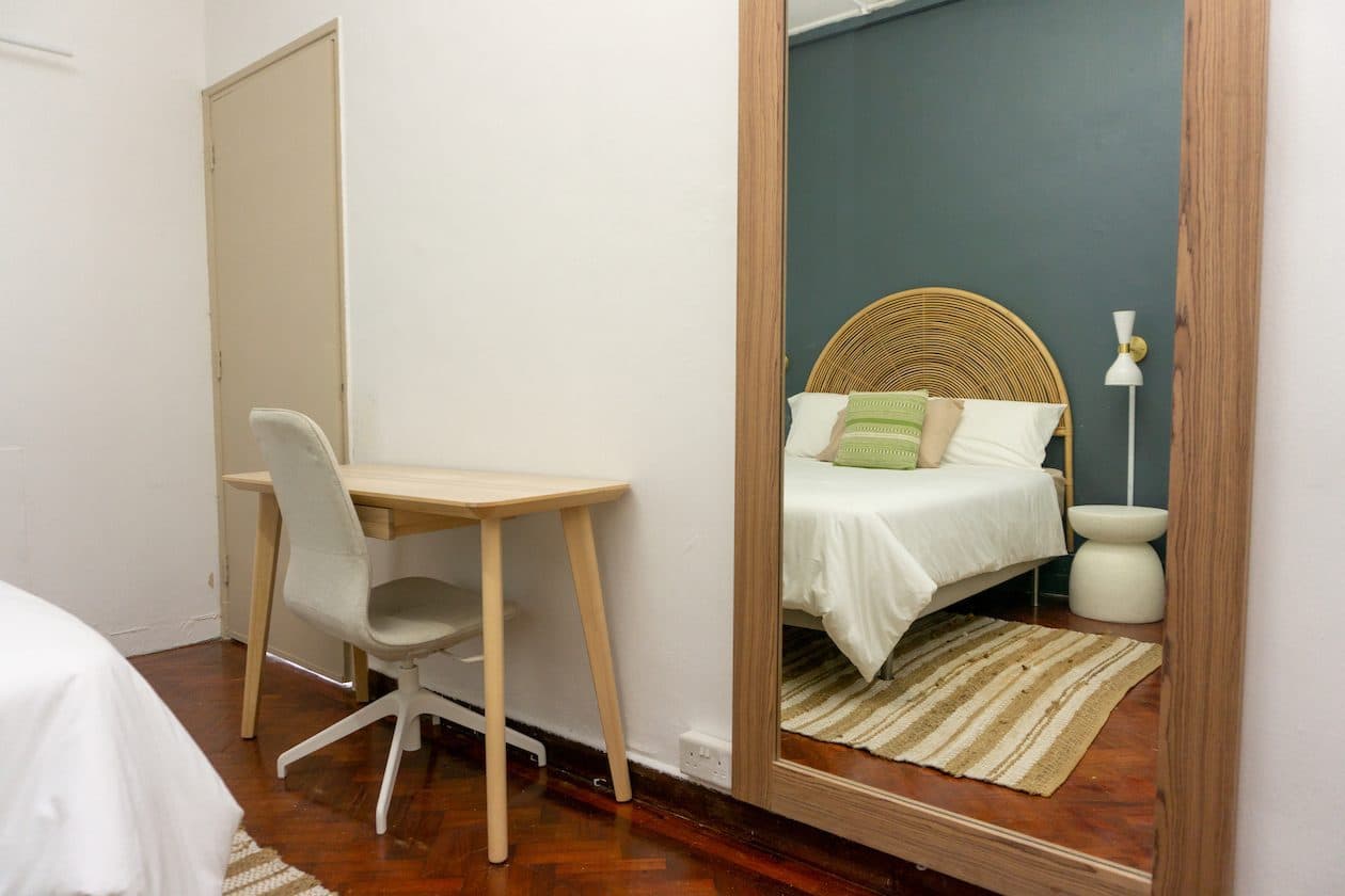 East Coast Home - Semi-Master Room (Large Private Balcony) 3