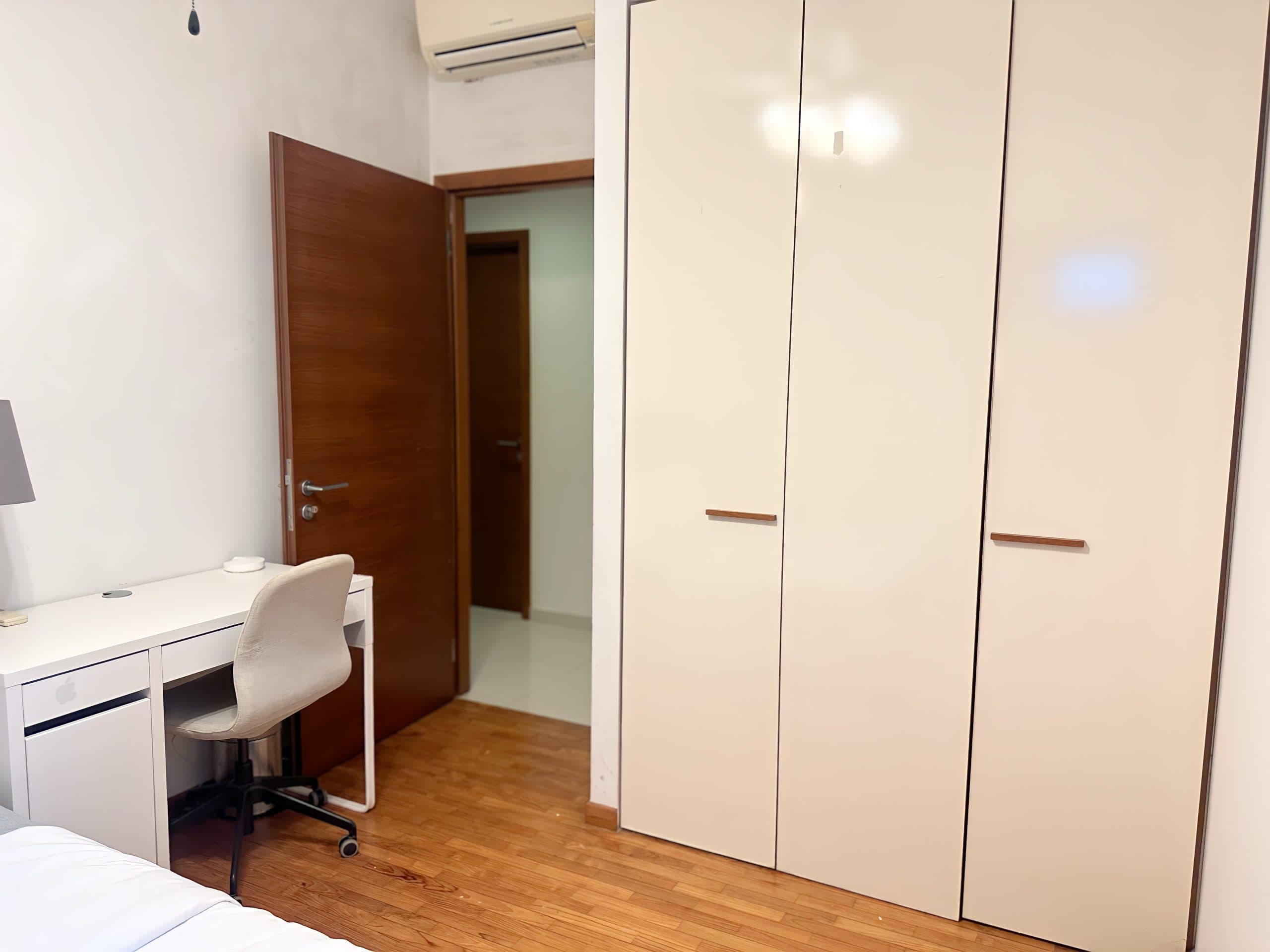City Square Residence – Mid Century - Junior Master Suite 3