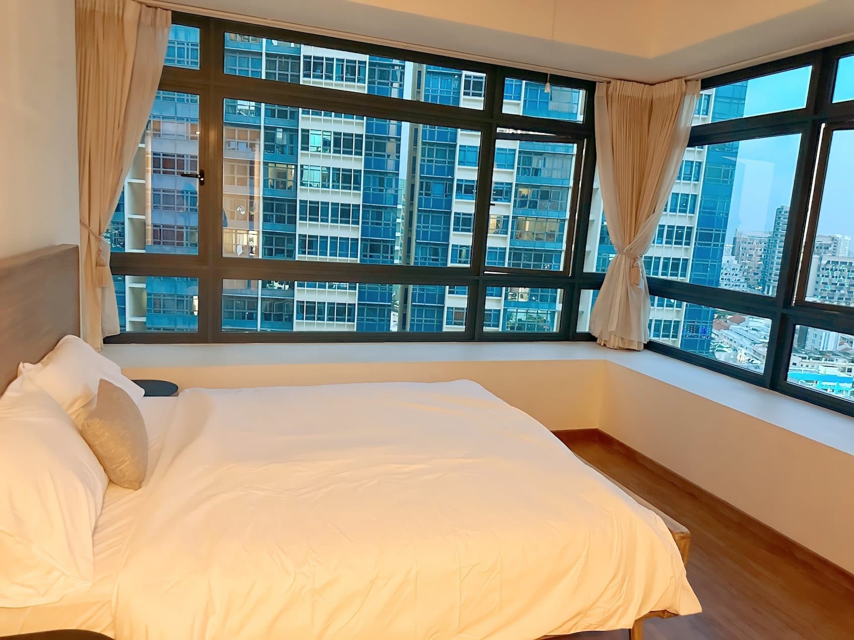 City Square Residence – Mid Century - Executive Suite