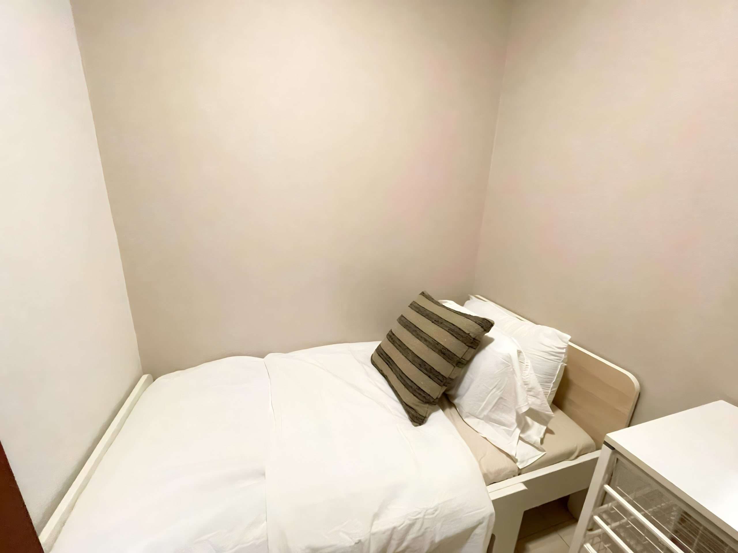 Claremont - POCKET ROOM 3
