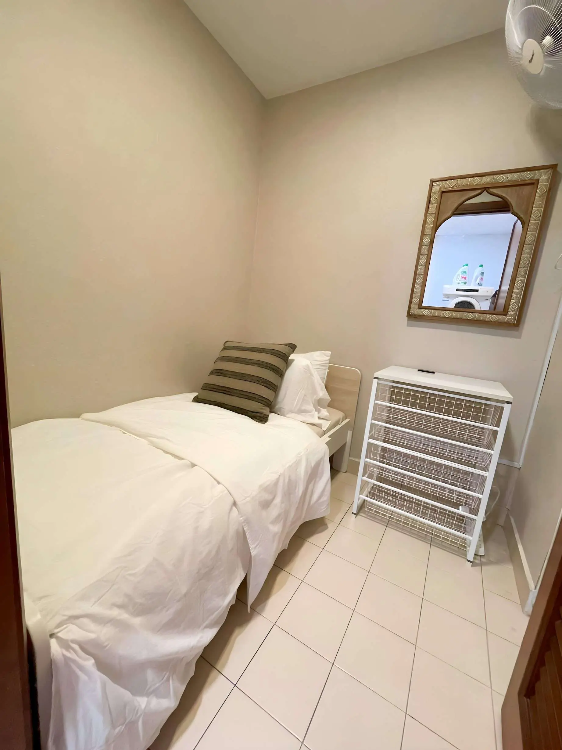 Claremont - POCKET ROOM 4
