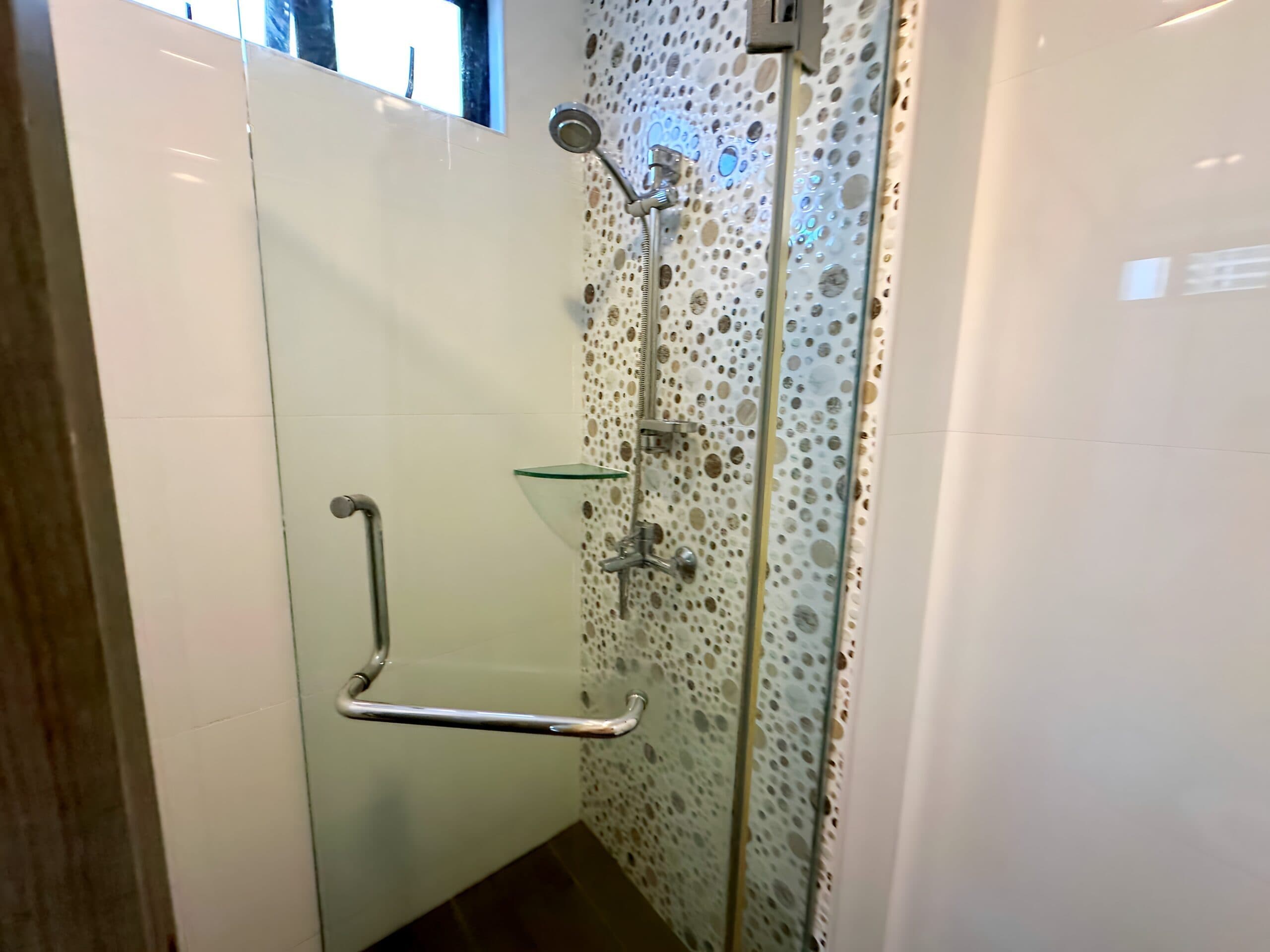 Shan Gate - MASTER SUITE 4