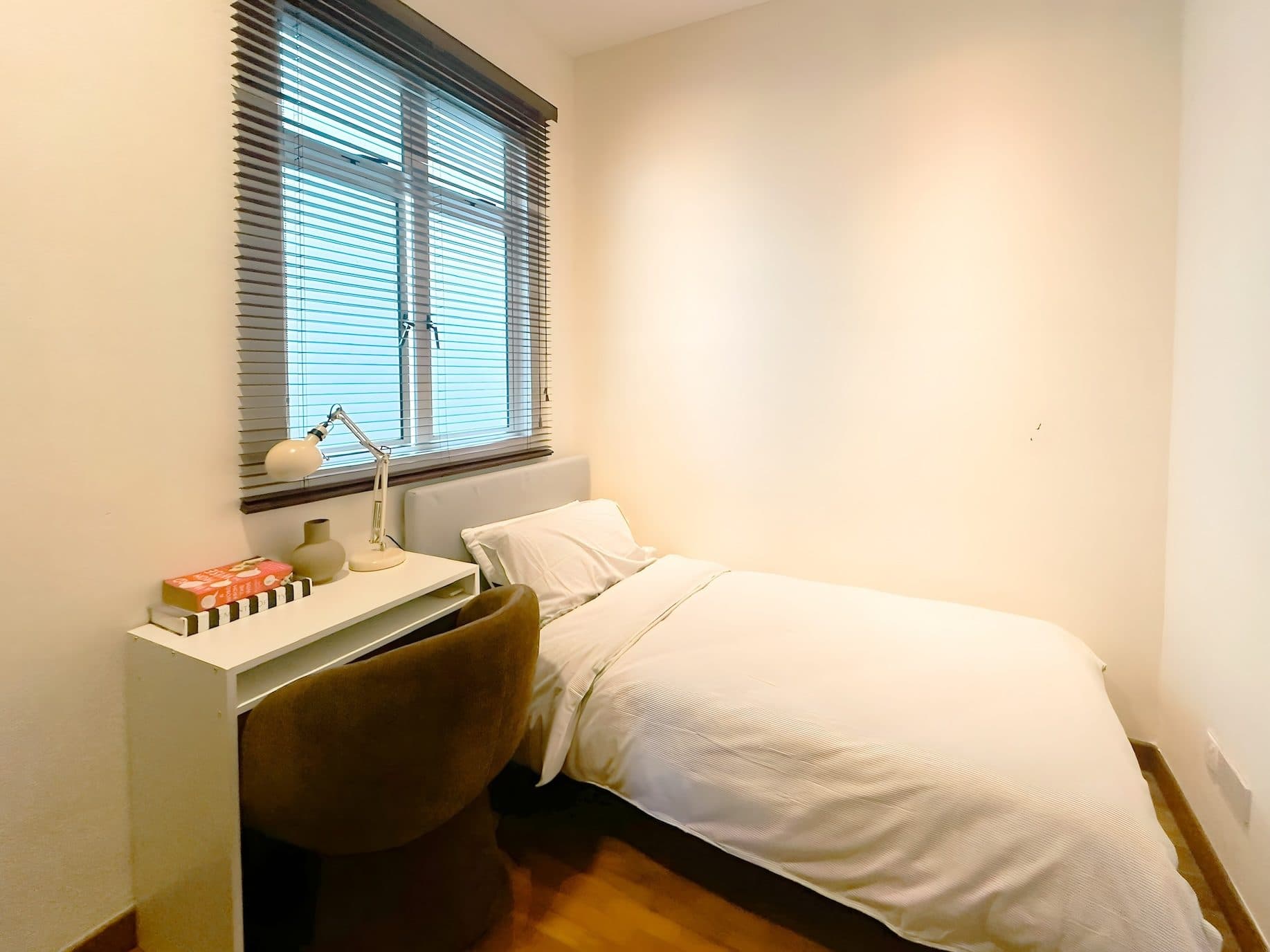 Langston Ville – Urban Modern Penthouse - POD ROOM 3