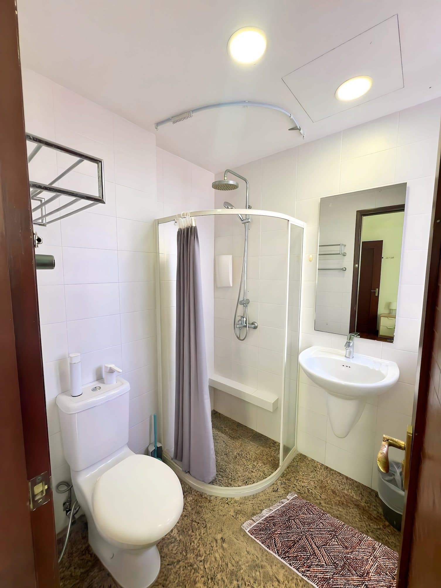 Kerrisdale – City View - MASTER SUITE 4