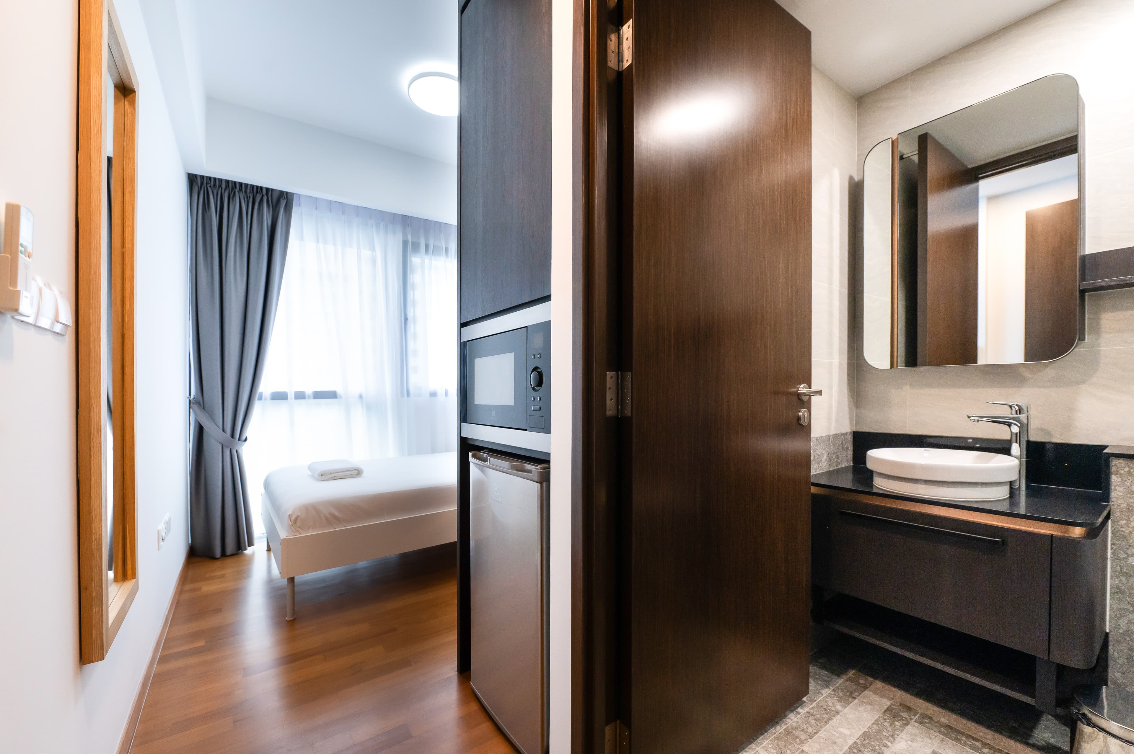 20 GUILLEMARD CRES 03-08 - 主人房