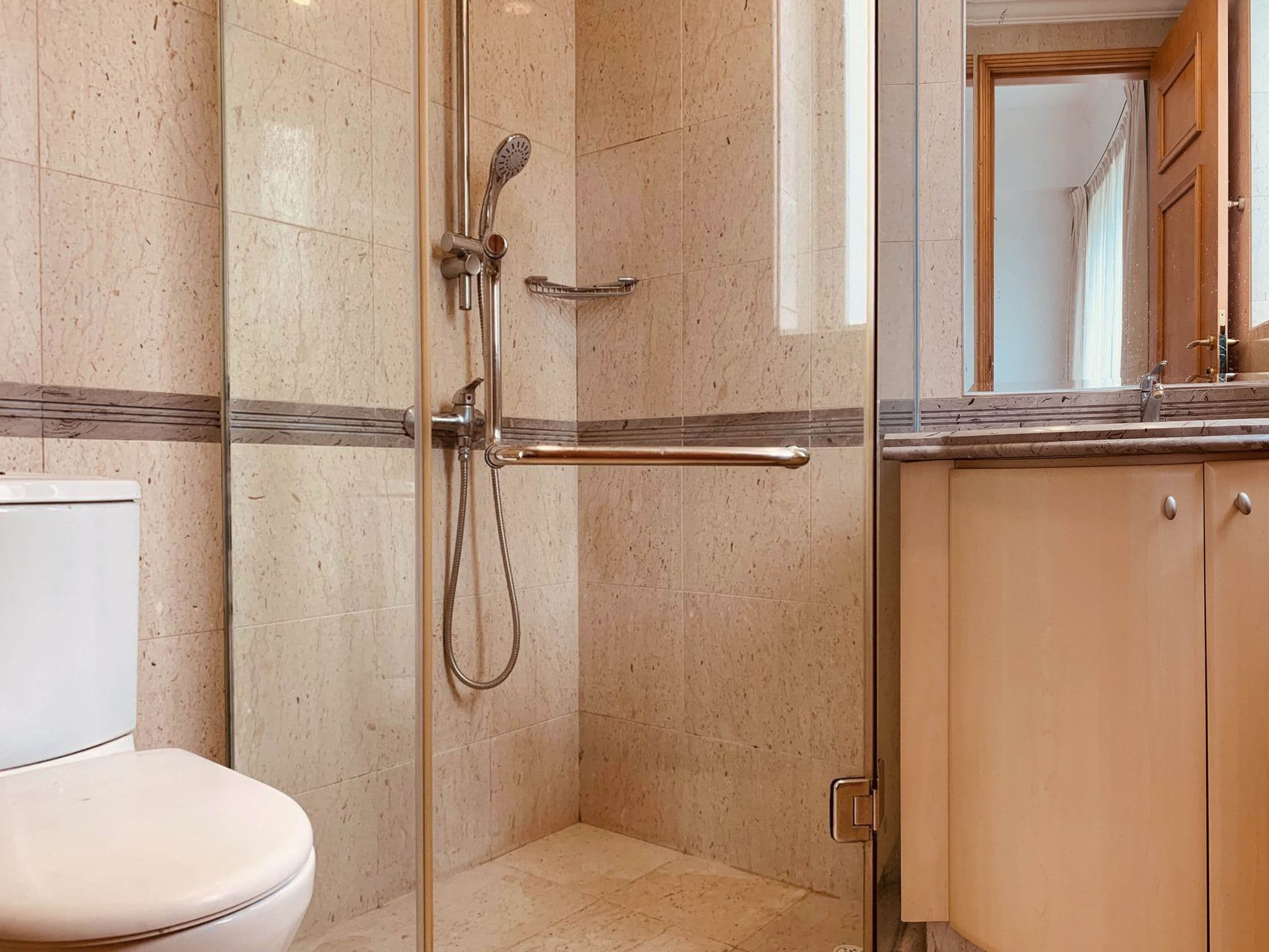 Master Ensuite 4