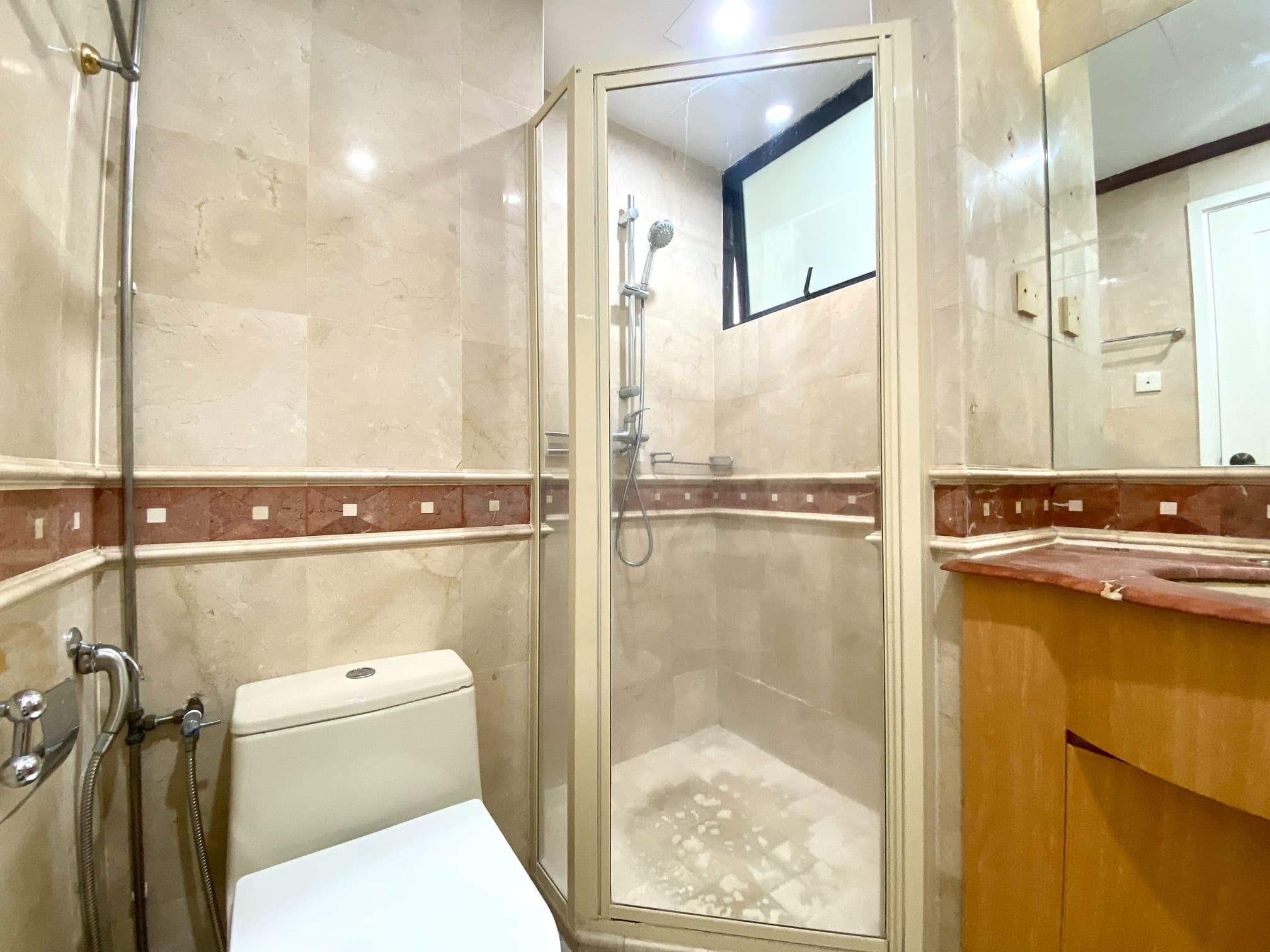 Master Ensuite 4