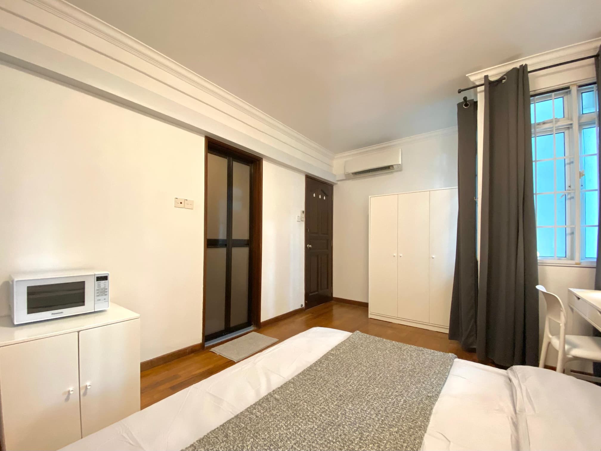 Master Ensuite 3