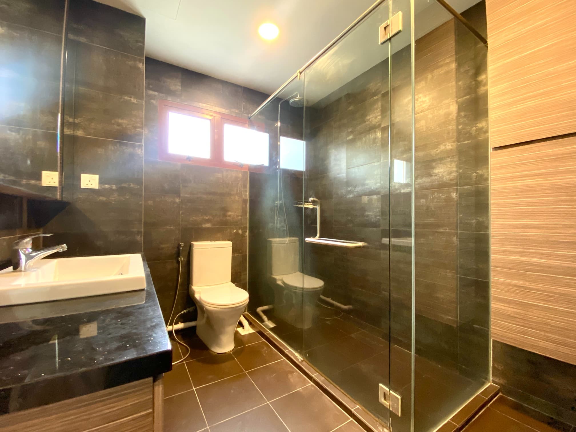 Master Ensuite 4
