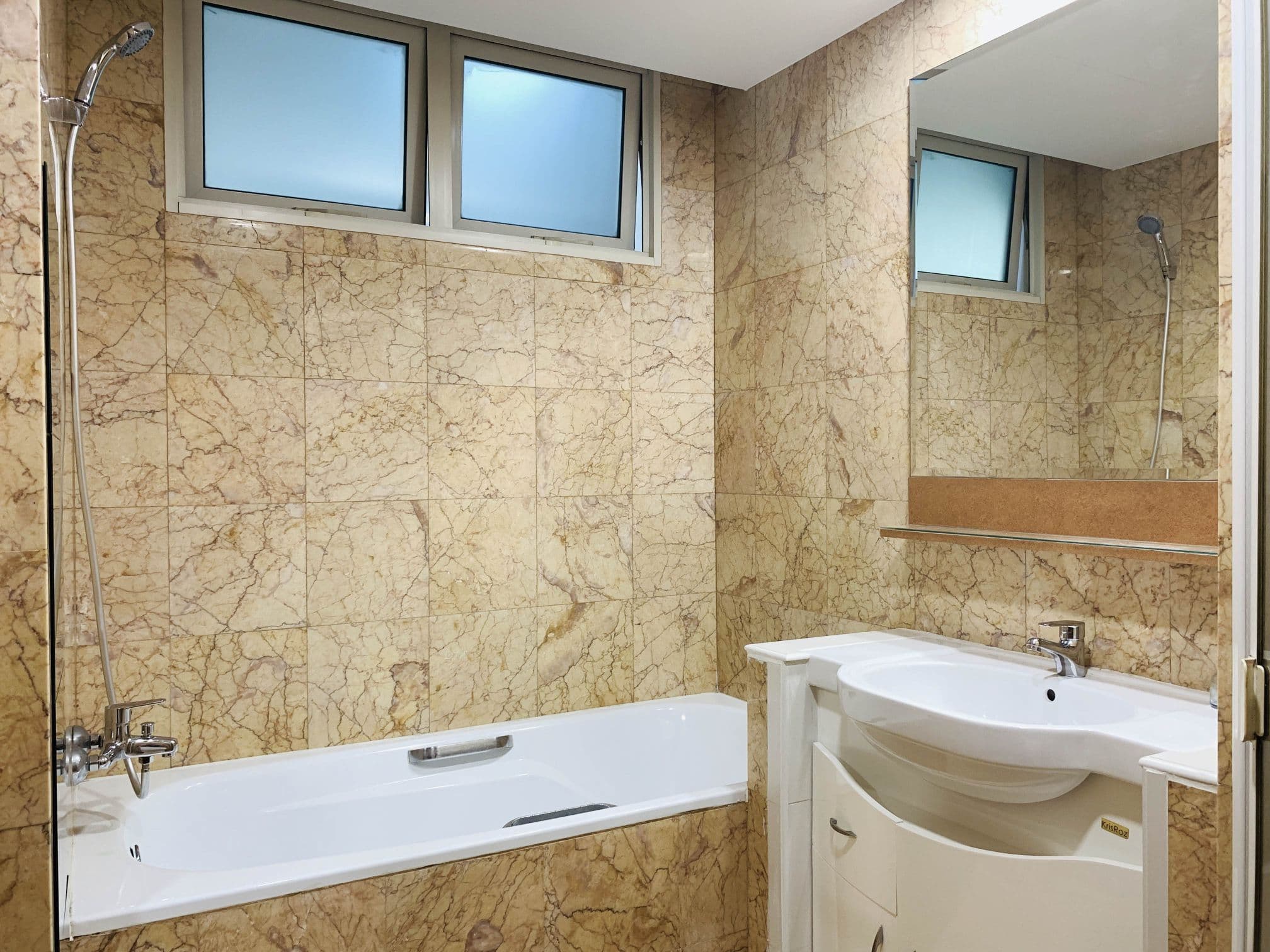 Master Ensuite 3