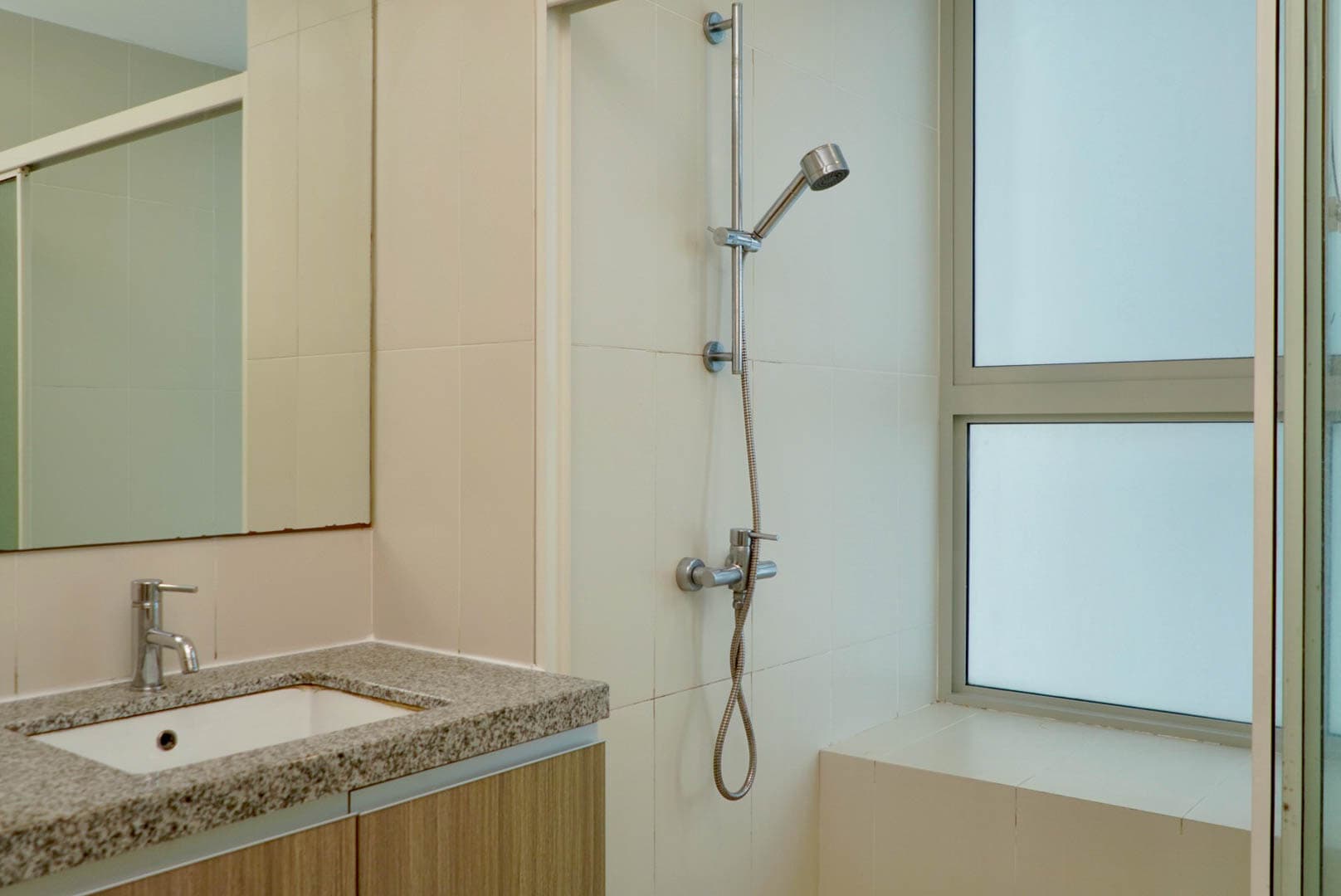 Master Ensuite 3